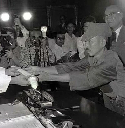 Hiroo Onoda in 1974, in uniform, at the ceremony marking his surrender in the Philippines twenty-nine years after the end of the Second World War.